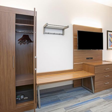 Holiday Inn Express Kansas City - At The Legends! By Ihg Bonner Springs Rom bilde