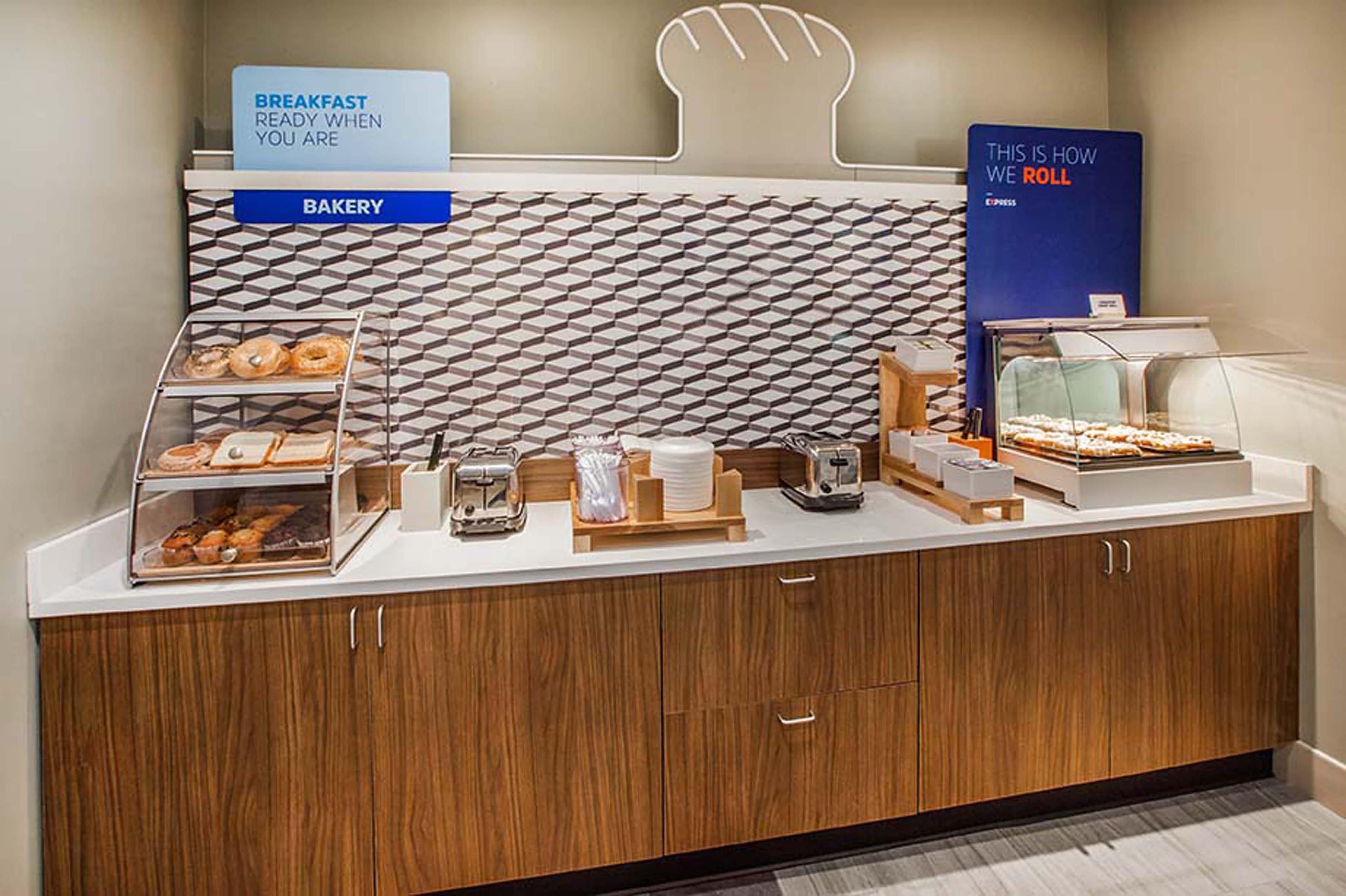 Holiday Inn Express Kansas City - At The Legends! By Ihg Bonner Springs Eksteriør bilde