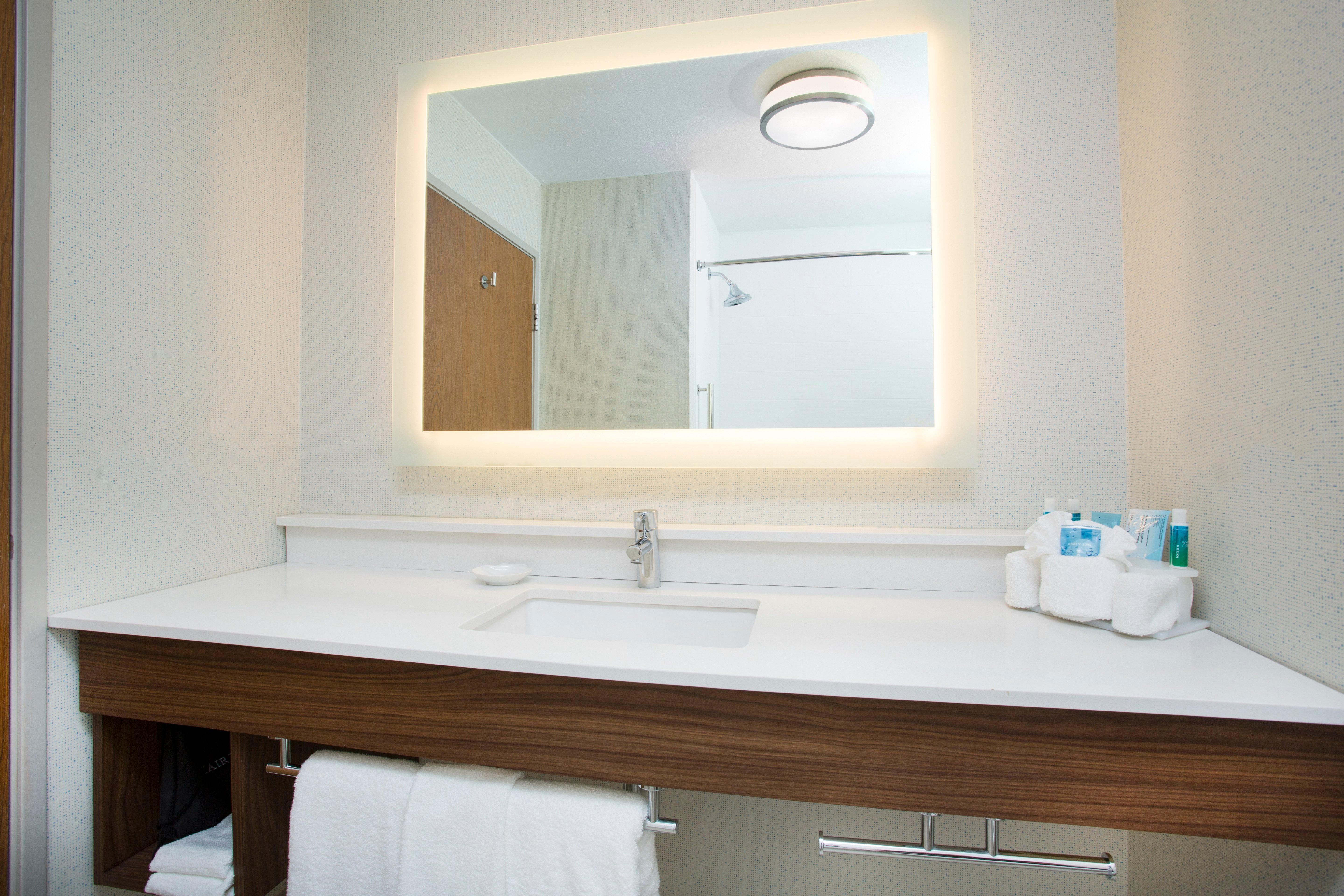 Holiday Inn Express Kansas City - At The Legends! By Ihg Bonner Springs Eksteriør bilde